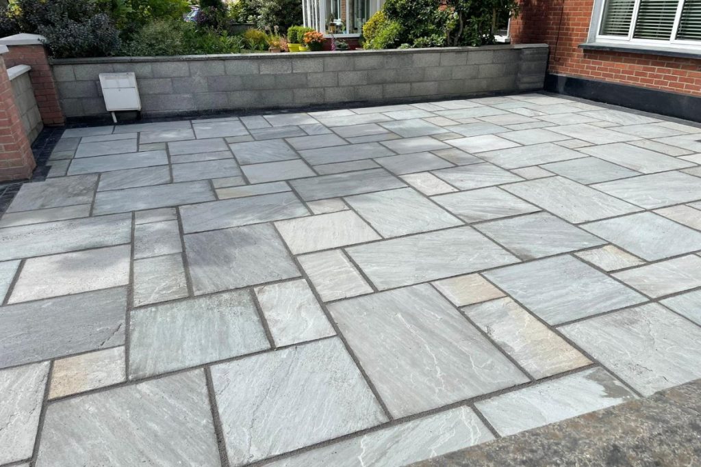 Driveway with Limestone Slabs and Cobbled Borderline in Hartstown, Dublin (7)