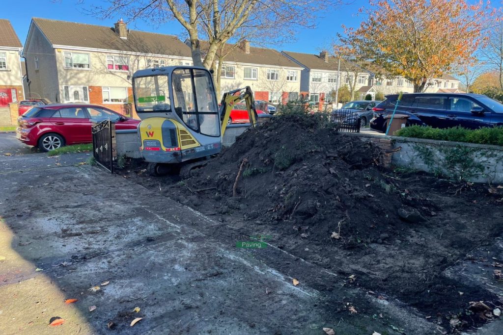 Driveway with Kandla Grey Limestone Slabs and Cobblestone Border in Hartstown, Dublin (1)