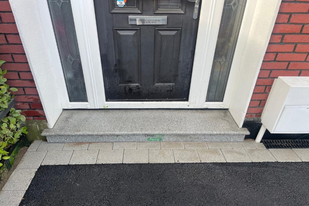 Asphalt Driveway with Bull-Nose Step and Picket Fence in Dublin (5)