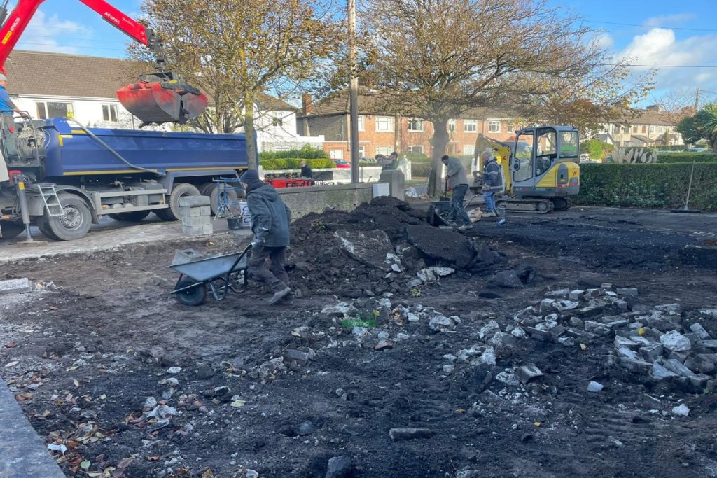 Two Adjacent Driveways with Golden Gravel and Silver Granite Cobblestones in Clontarf, Dublin (9)