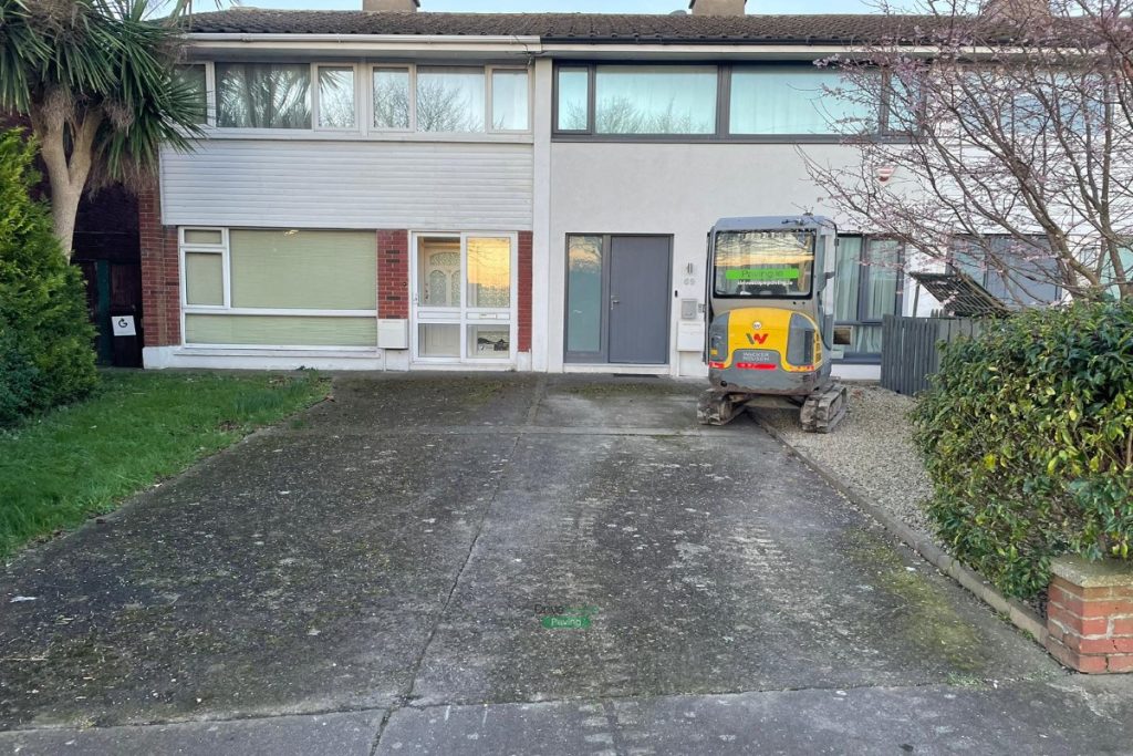 Driveway with Golden Ballylusk Gravel and Granite Cobblestones in Clontarf, Dublin (1)