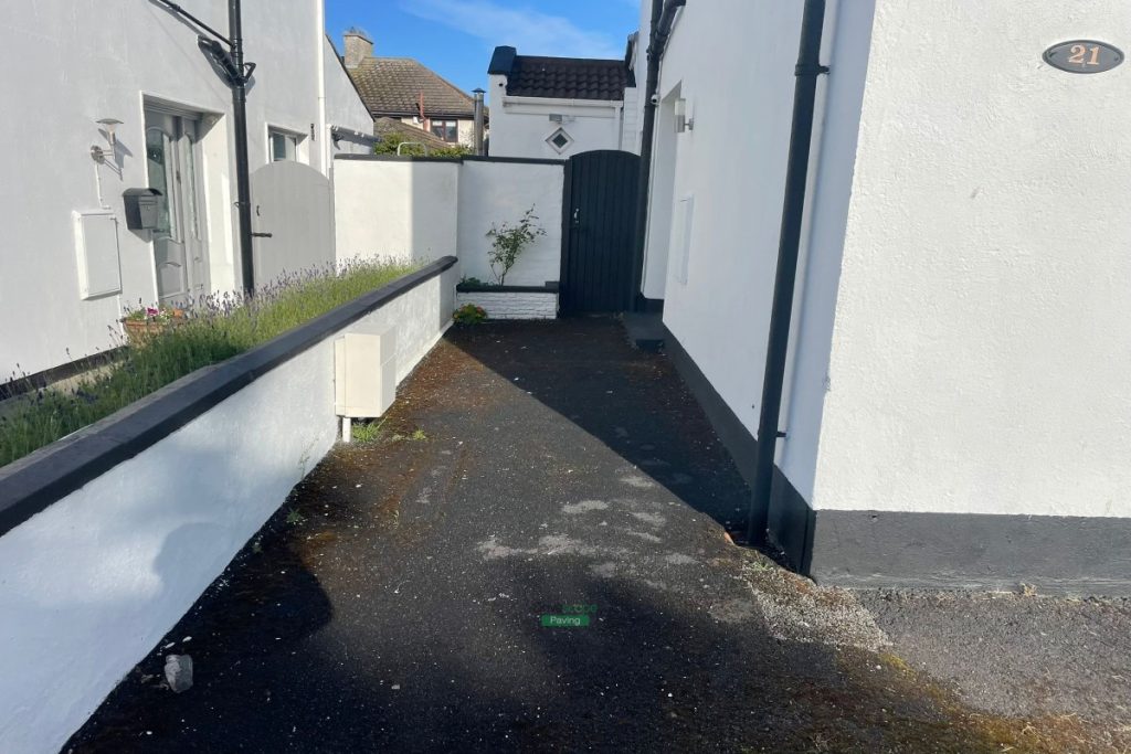 Driveway with Golden Gravel and Granite Cobbles in Dublin (2)