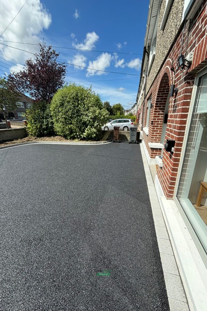 Asphalt Driveway with Granite Borderlines and Apron in Glasnevin, Dublin (4)