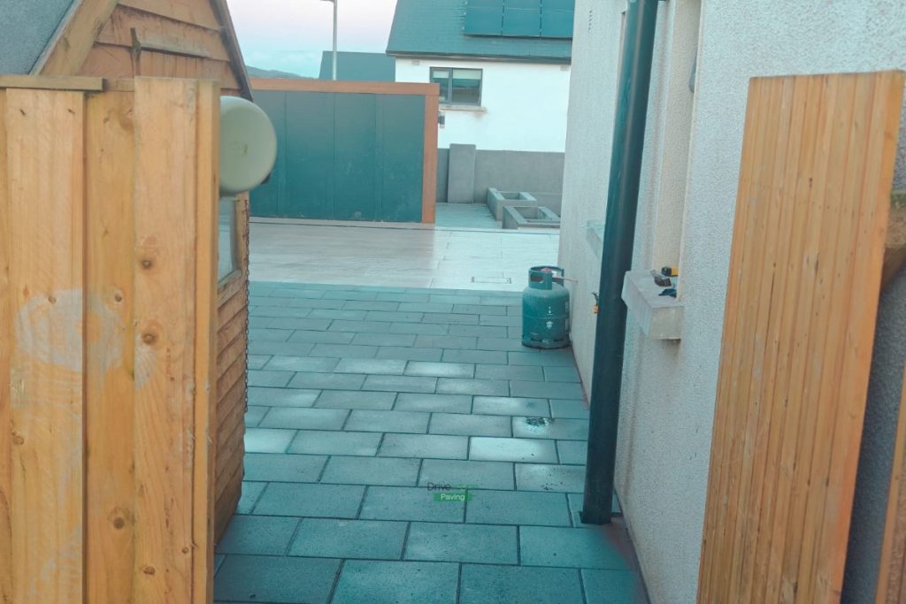 Porcelain Tiled Patio with Artificial Grass and Classic Slabs in Wicklow (4)