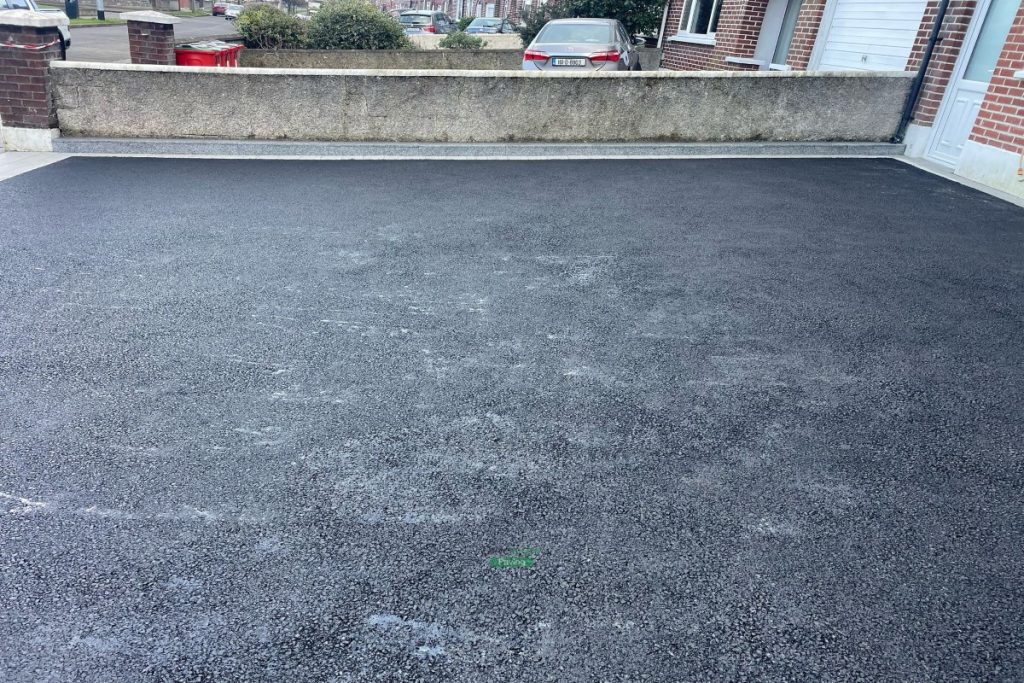 Asphalt Driveway with Silver Granite Borders and Apron in Glasnevin, Dublin (5)