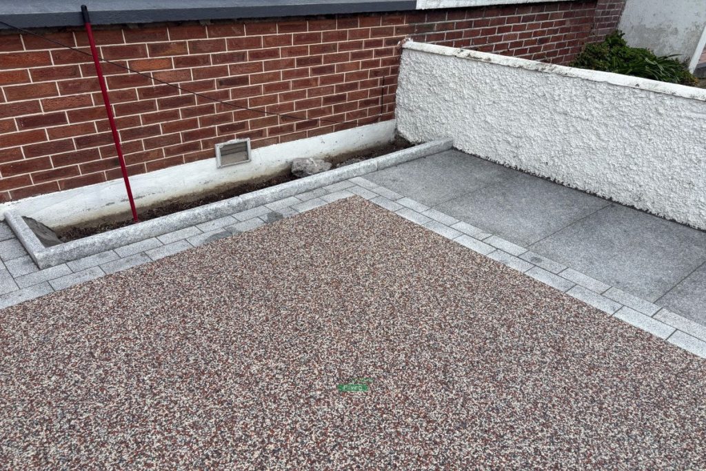 Resin-Bound Driveway with Silver Granite Cobblestones and Granite Slabs in Terenure, Dublin (8)