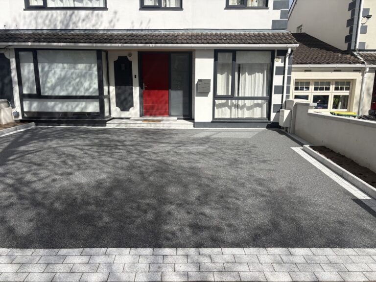 Resin Bound Driveway with Plastered Wall in Knocklyon, County Dublin