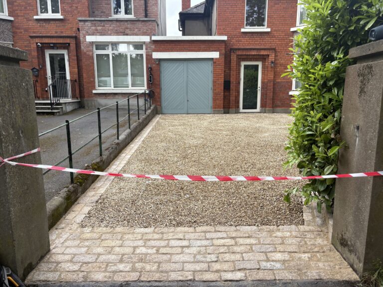 Gravel Driveway with Granite Cobbles and Apron in Dublin